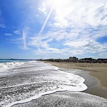 Anabella Summerland Mamaia