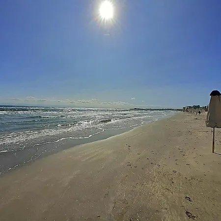 Anabella Summerland * Mamaia