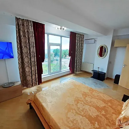 Anabella Summerland * Mamaia