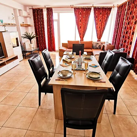 Anabella Summerland Apartment Mamaia