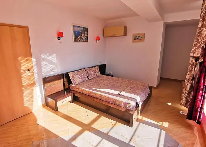 Anabella Summerland Mamaia